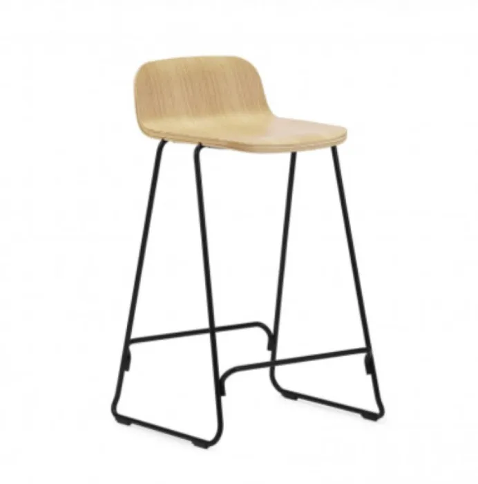 Alleen Vandaag Normann Copenhagen Just Barstool zwart onderstel met rug-Eiken-Zithoogte 75 cm