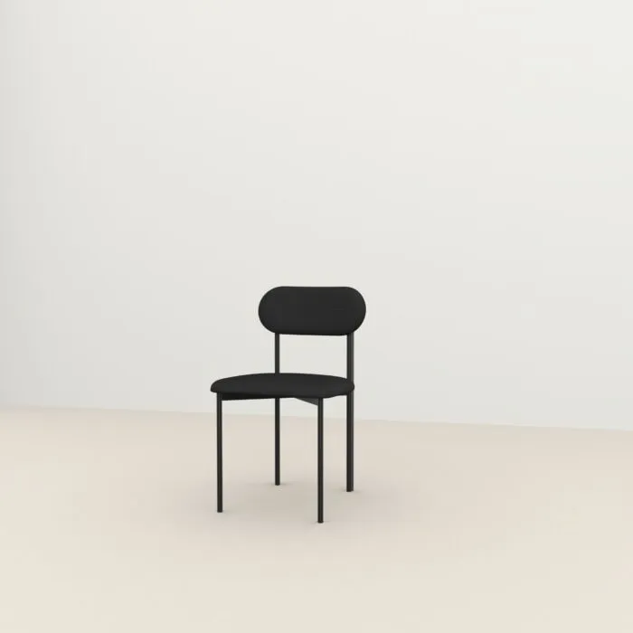 Tijdelijk Beschikbaar Studio HENK Oblique Chair bekleed zwart frame-Cube Black 61