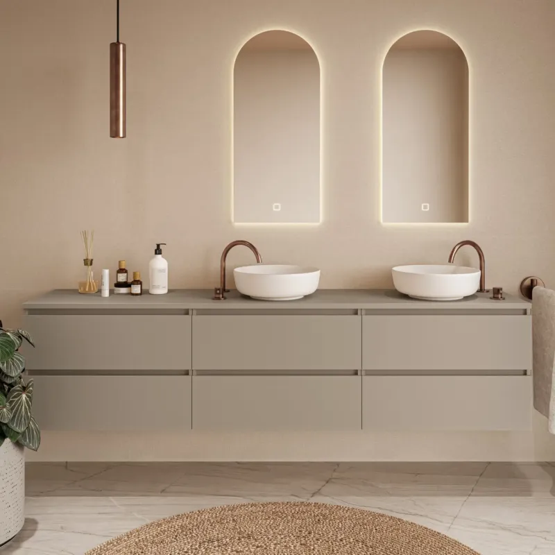 Tijdelijk Beschikbaar Fontana Proma badkamermeubel 240cm met witte waskommen en LED spiegels taupe